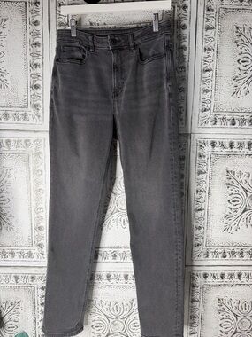 American Eagle Outfitters High-Rise gray smoke mom jeans